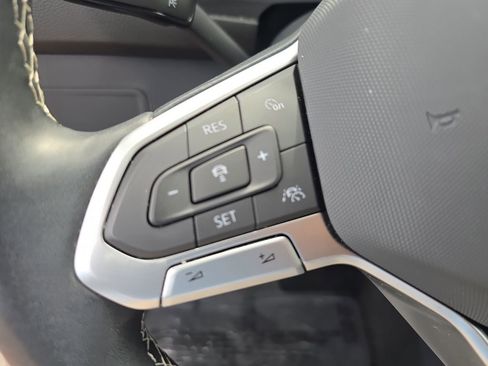 Used 2023 Volkswagen Tiguan SE image 23