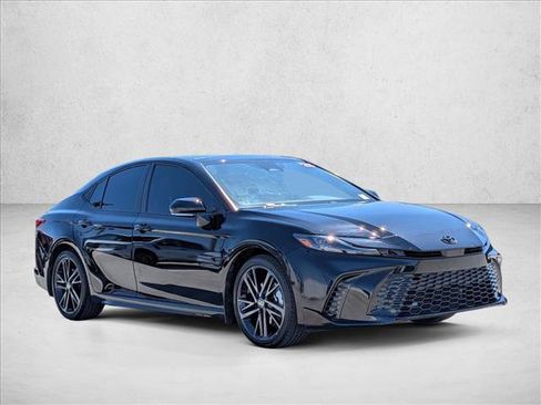 Used 2025 Toyota Camry XSE FWD image 3