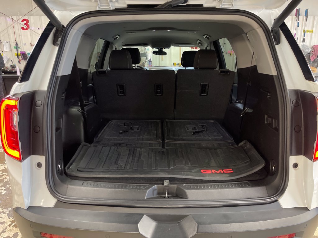 Used 2021 GMC Acadia SLE w/ Driver Convenience Package FWD image 26