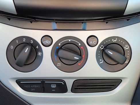 Used 2012 Ford Focus SE FWD image 27
