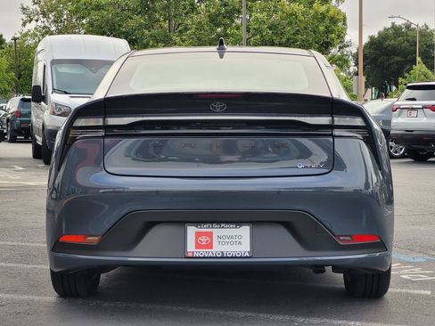 New 2026 Toyota Prius Plug-In Hybrid FWD image 5