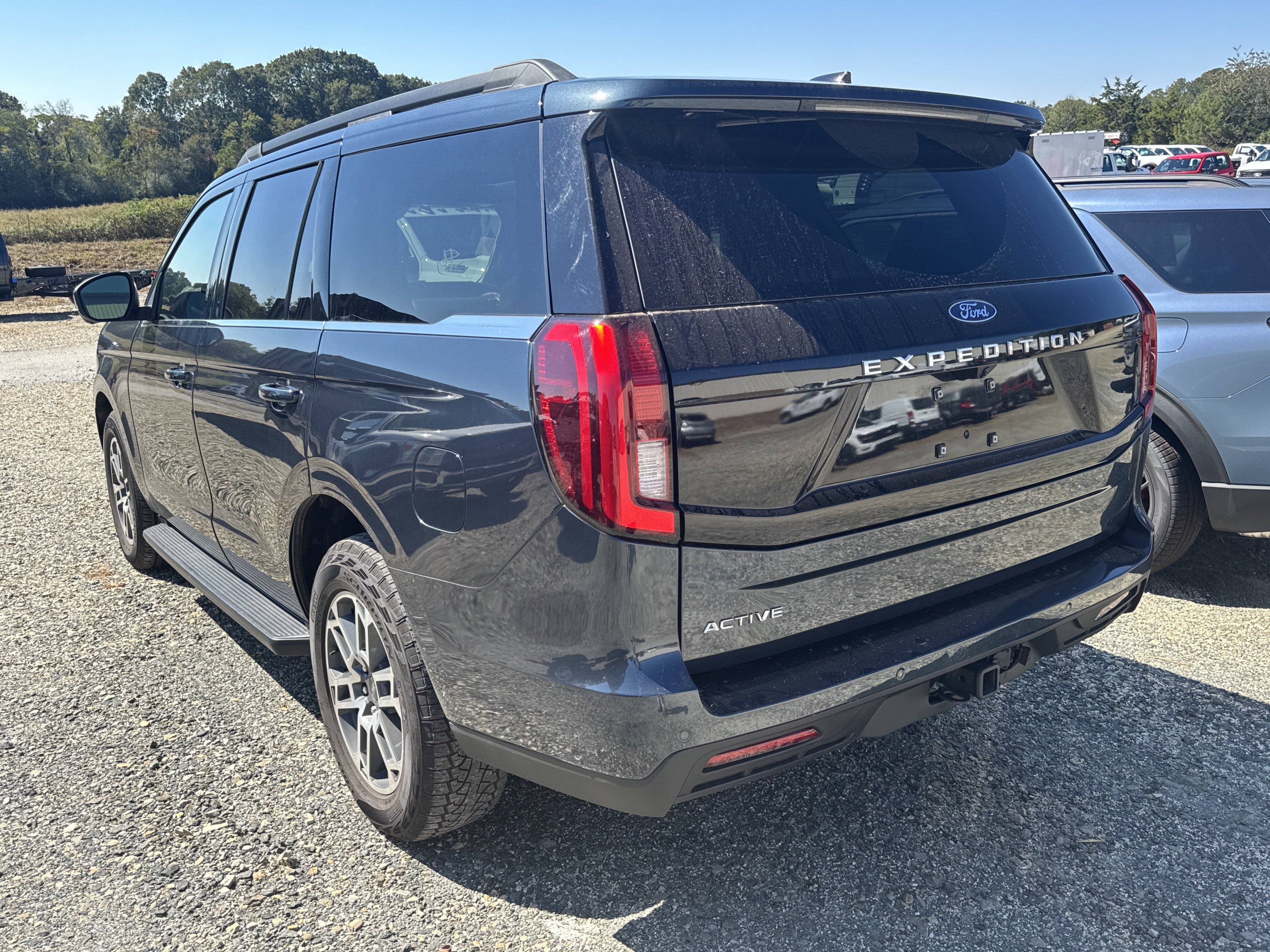 Used 2025 Ford Expedition Active AWD/4WD image 6