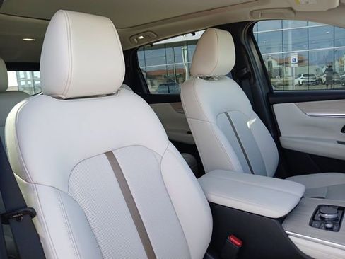 Used 2024 MAZDA CX-90 3.3 Turbo w/ Premium Plus Pkg image 17