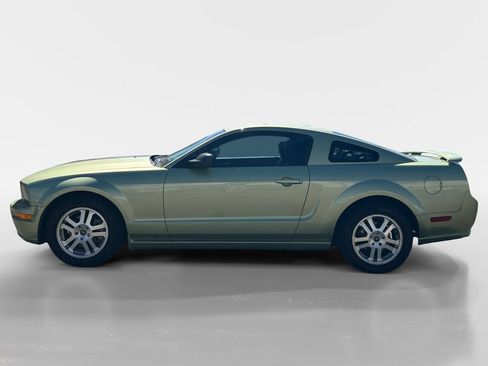 Used 2005 Ford Mustang GT RWD image 2