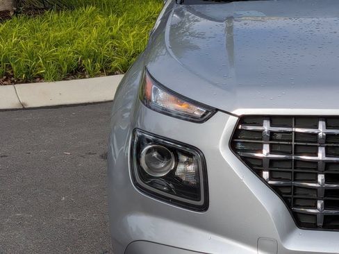Certified 2025 Hyundai Venue SEL FWD image 11