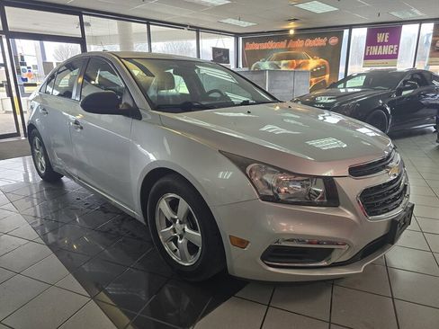 Used 2015 Chevrolet Cruze LS image 3