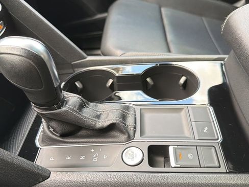 Used 2022 Volkswagen Atlas Cross Sport SE w/ Panoramic Sunroof Package FWD image 34