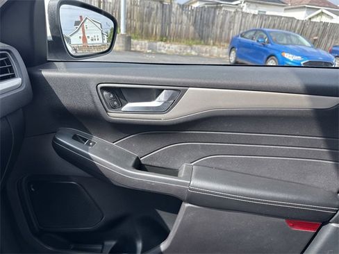 Used 2021 Ford Escape SE image 27