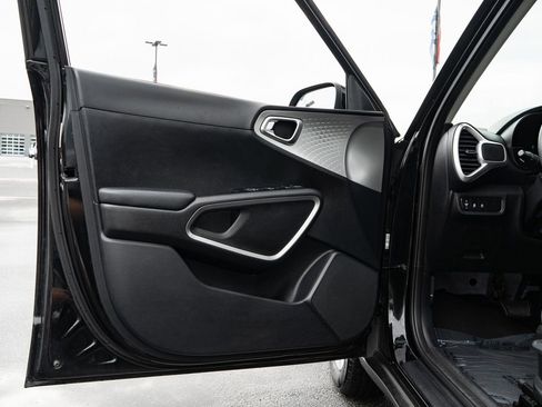 Used 2023 Kia Soul LX w/ Option Group 015 image 16