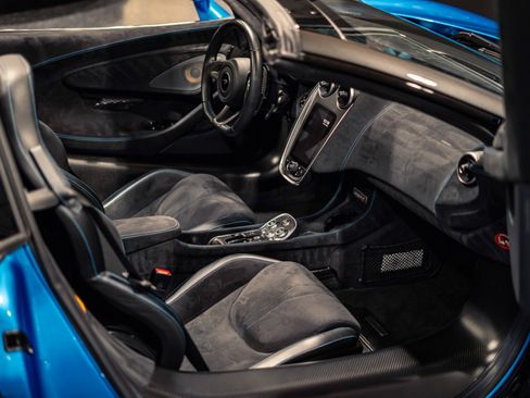 Used 2020 McLaren 600LT Spider RWD image 21