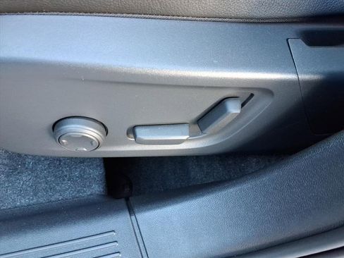 New 2026 Volvo XC40 B4 Plus w/ Climate Package image 18