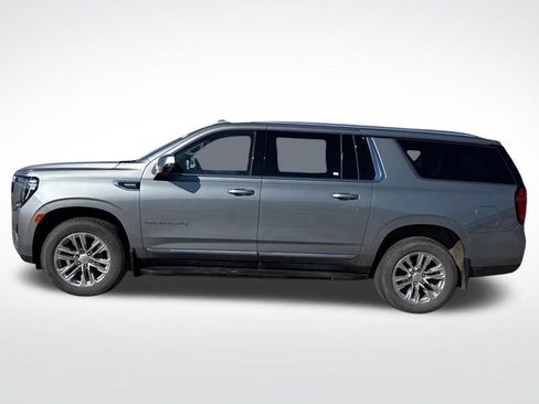 Used 2023 GMC Yukon XL SLT w/ SLT Premium Package AWD/4WD image 11