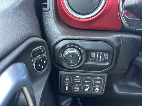 Used 2021 Jeep Gladiator Rubicon AWD/4WD image 18