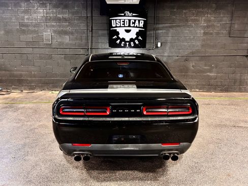 Used 2015 Dodge Challenger SXT RWD image 7