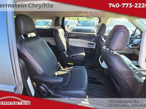 Used 2024 Kia Carnival LX FWD image 26