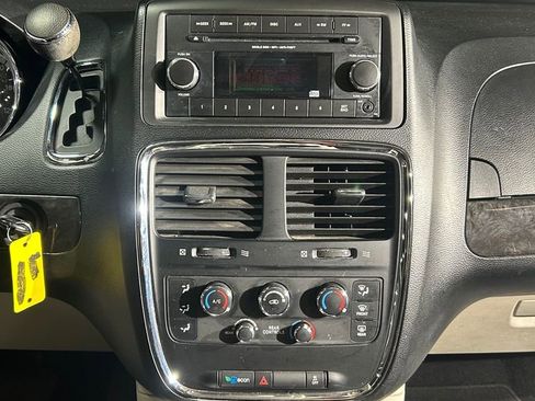 Used 2012 Dodge Grand Caravan SXT image 12