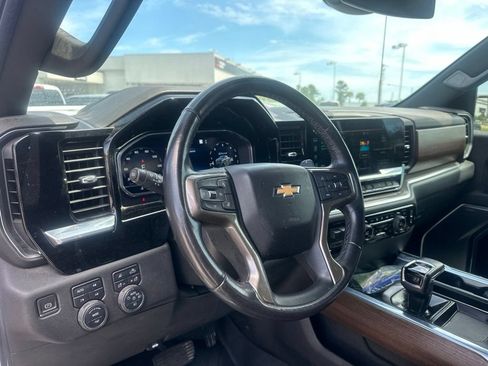 Used 2022 Chevrolet Silverado 1500 High Country w/ High Country Premium Package AWD/4WD image 13