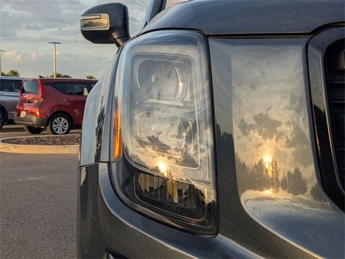 Certified 2022 Kia Telluride EX w/ EX Premium Package image 10