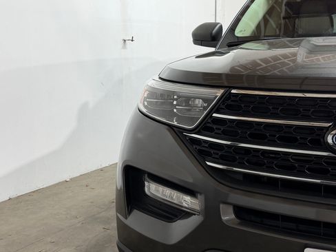 Used 2020 Ford Explorer XLT w/ Equipment Group 202A AWD/4WD image 11