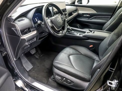 Used 2025 Toyota Grand Highlander AWD image 7