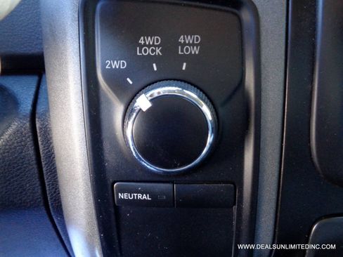 Used 2018 RAM 1500 Express AWD/4WD image 11