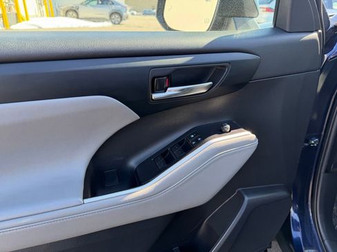 Used 2022 Toyota Highlander XLE image 35
