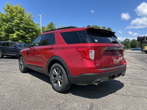 Used 2021 Ford Explorer XLT w/ Equipment Group 202A AWD/4WD image 6