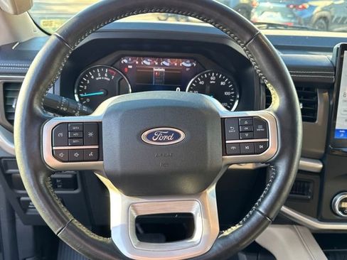 Used 2024 Ford Expedition Max XLT image 18