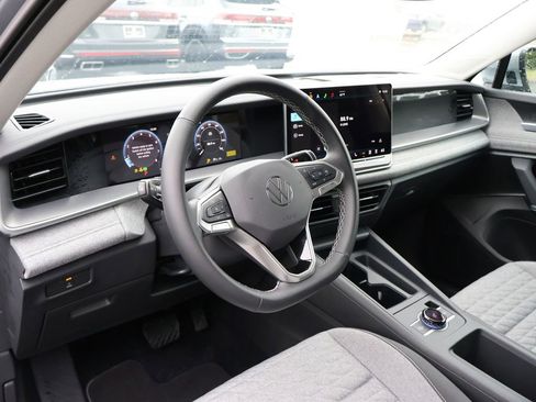 Used 2025 Volkswagen Tiguan S image 20