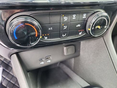 Used 2025 Buick Encore GX Sport Touring w/ Comfort Package AWD/4WD image 21