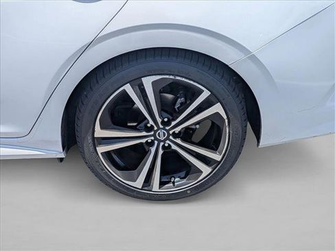 Used 2021 Nissan Sentra SR w/ SR Premium Package FWD image 14