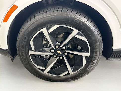 Used 2025 Chevrolet Equinox EV LT image 11