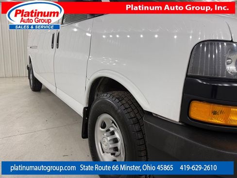 Used 2018 Chevrolet Express 3500 Extended w/ Driver Convenience Package RWD image 49