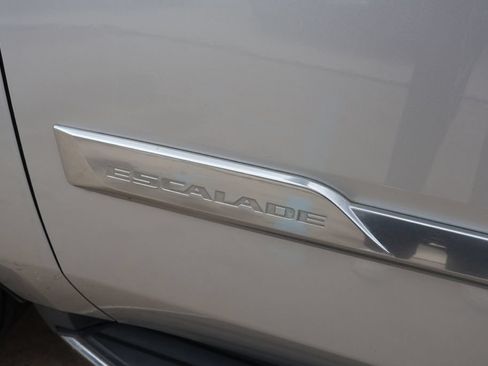 Used 2017 Cadillac Escalade Luxury RWD image 14