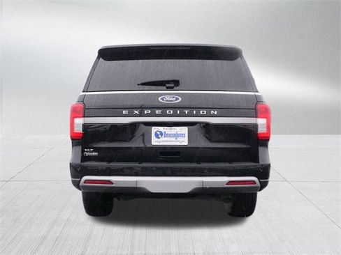 Certified 2024 Ford Expedition XLT image 4