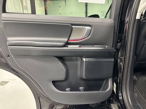 Used 2025 Ford Expedition Platinum AWD/4WD image 38