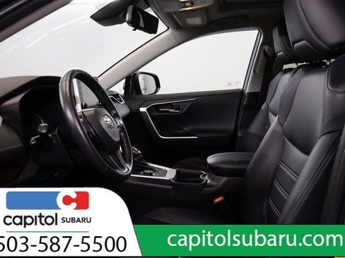 Used 2019 Toyota RAV4 Limited image 11