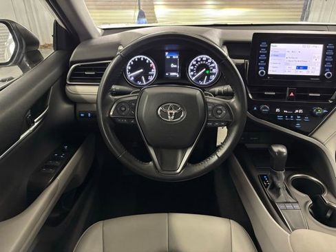 Used 2022 Toyota Camry SE image 14
