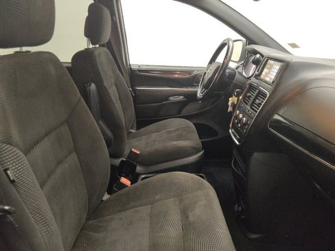 Used 2020 Dodge Grand Caravan SE FWD image 21