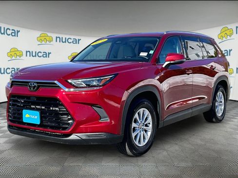 Used 2024 Toyota Grand Highlander XLE image 3