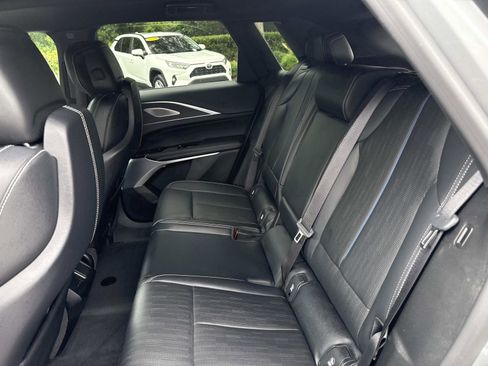 Used 2025 Cadillac Lyriq Luxury w/ LPO, Floor Liner Package AWD/4WD image 15