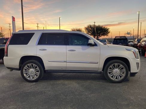 Used 2019 Cadillac Escalade Platinum image 4