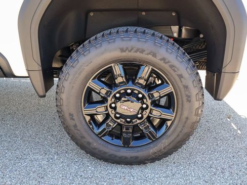 New 2026 GMC Sierra 3500 AT4 w/ AT4 Premium Plus Package AWD/4WD image 36
