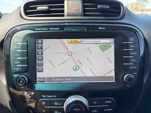 Used 2017 Kia Soul + w/ Audio Package FWD image 5