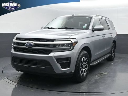 Used 2023 Ford Expedition XLT RWD image 3