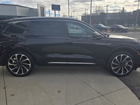 Certified 2024 Lincoln Nautilus Black Label image 2