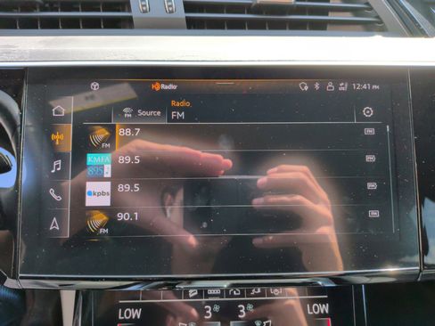 Used 2023 Audi e-tron Premium Plus w/ Premium Plus Package image 21