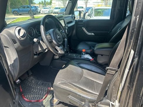 Used 2013 Jeep Wrangler Unlimited Sahara w/ Connectivity Group AWD/4WD image 12