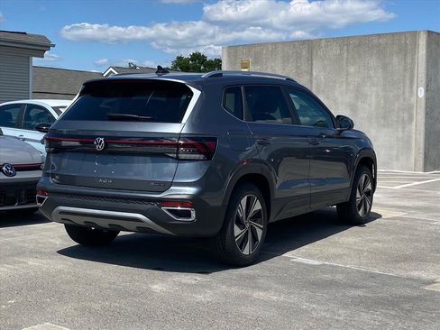 New 2026 Volkswagen Taos SE AWD/4WD image 3