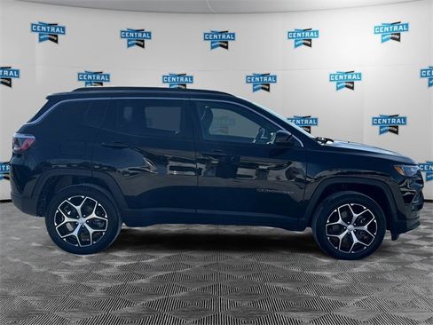 Certified 2024 Jeep Compass Limited w/ Sun and Sound Group image 6